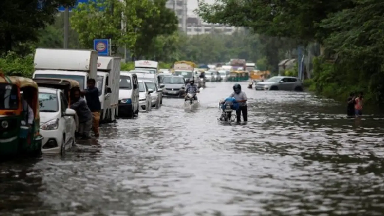 Drainage system failed in first rain, roads filled with water, traffic blocked