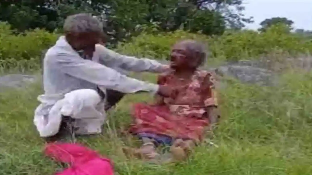 Describing himself as the incarnation of Shiva, the old man killed the old woman, the youth kept making videos