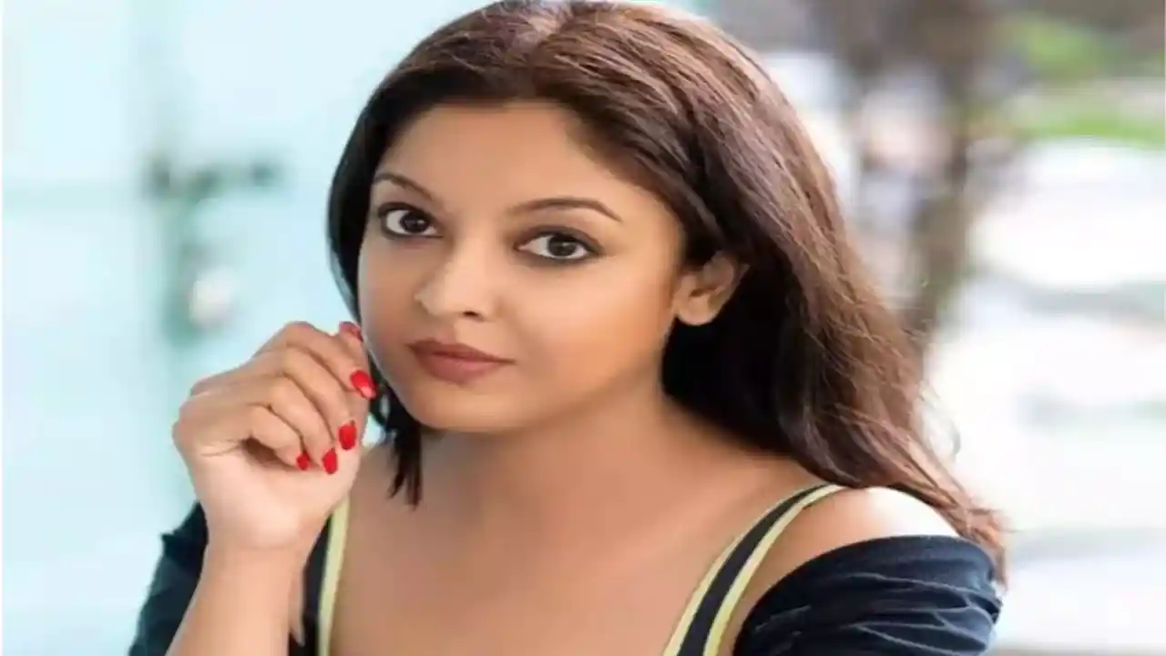 Tanushree Dutta trolled for taking a dip in the Ganges, expressed regret in the comments