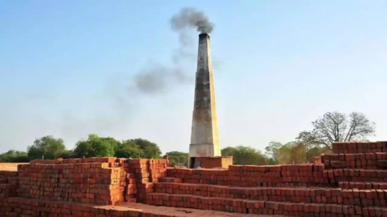 Brick kiln looted at gunpoint, miscreants looted Rs 2 lakh