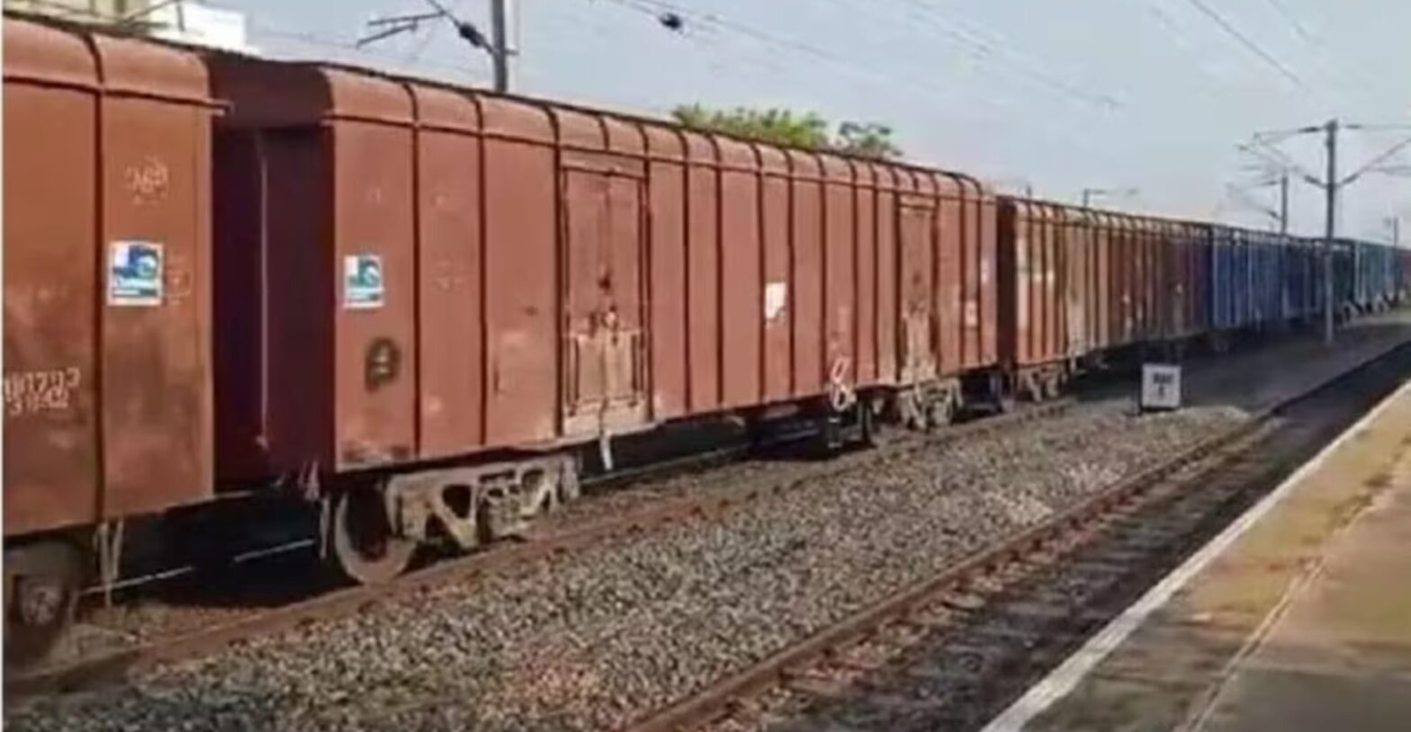 Train Derails in Telangana