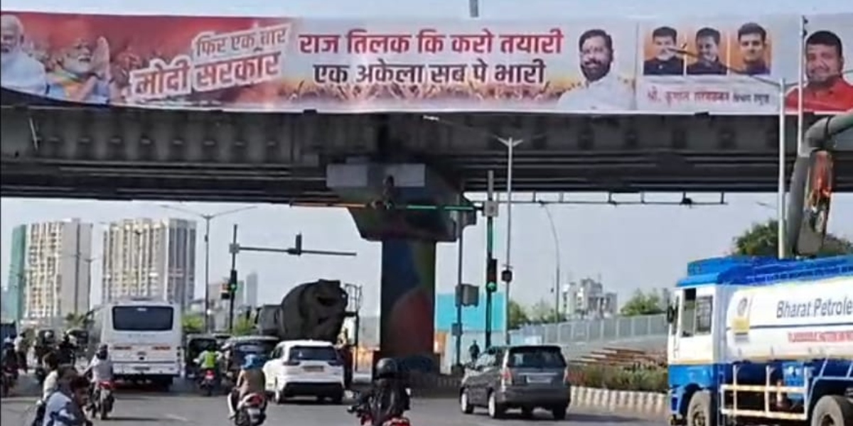 Poster outside Uddhav Thackeray's house