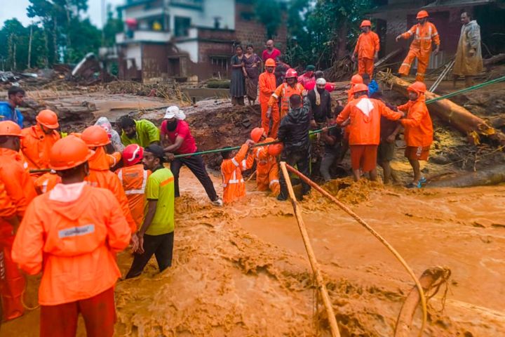 Heavy landslides in Wayanad